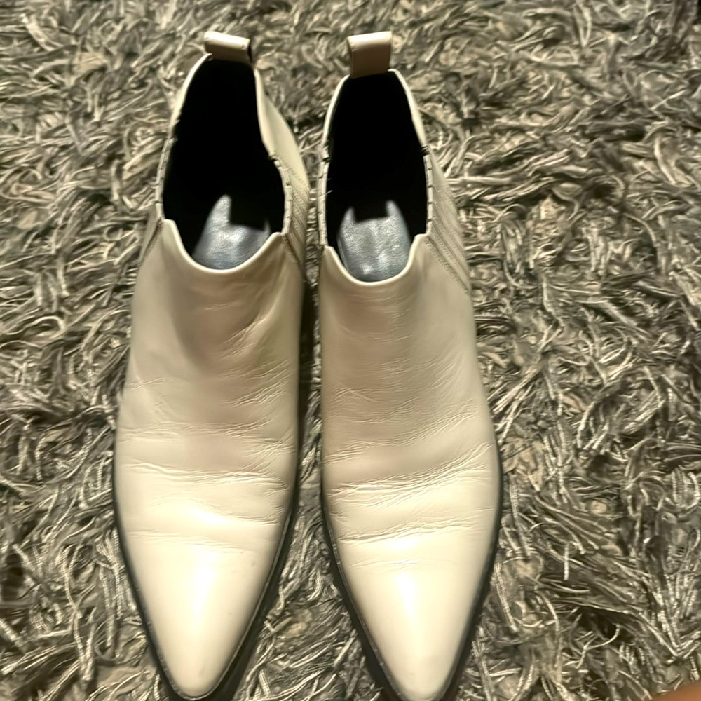 Via Spiga clzssic ankle booties 8.5